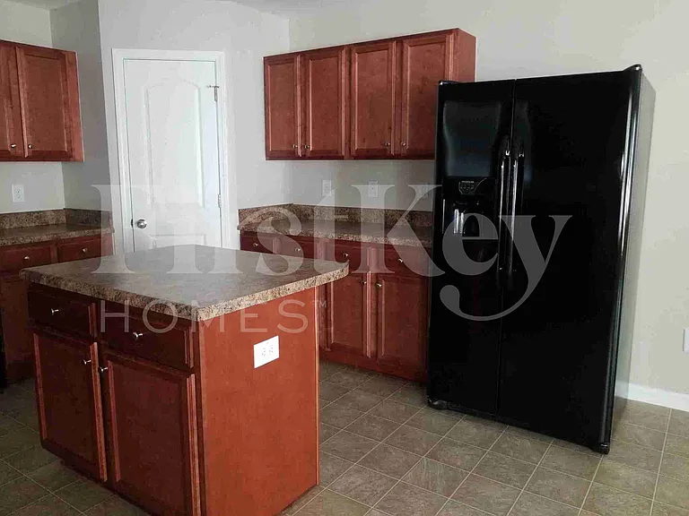 901 Leatherstone Ln — Photo 11