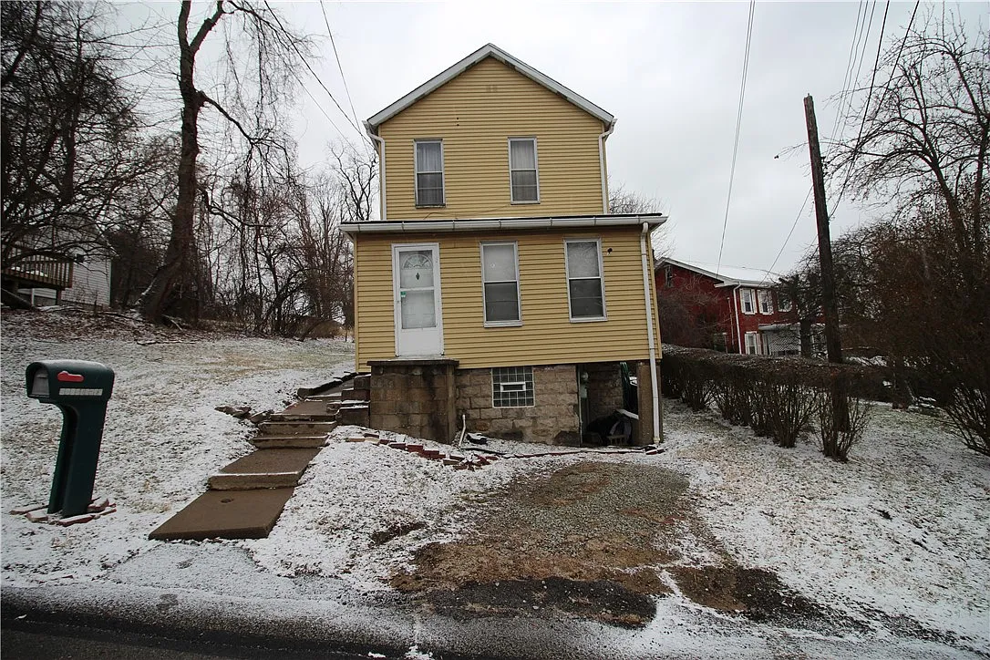 645 Illinois Ave photo 1