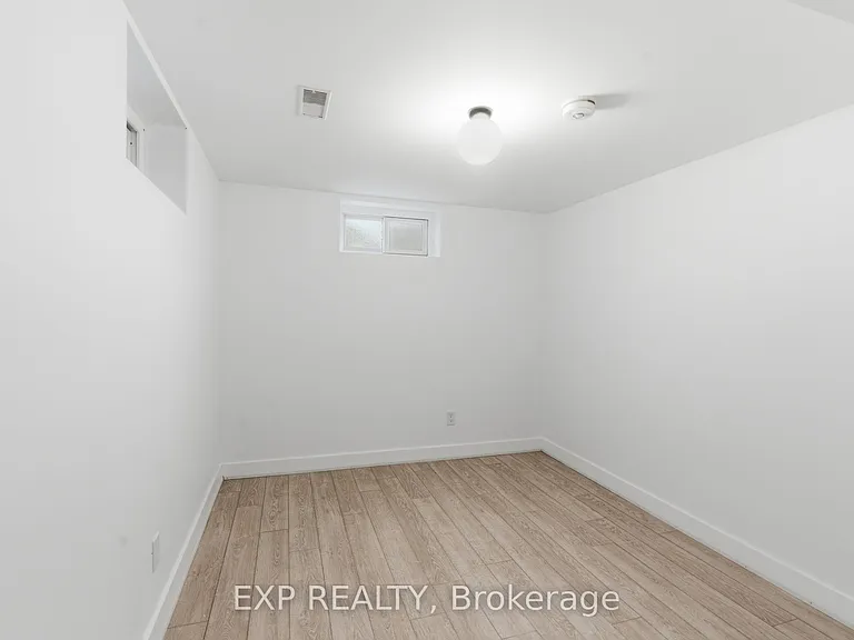 111 Riverside Dr N — Photo 18