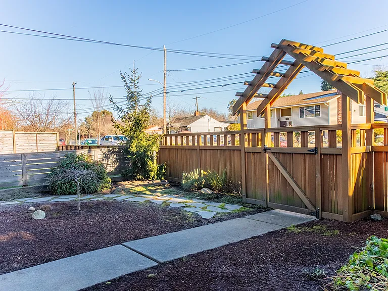 7521 11th Ave SW — Photo 5