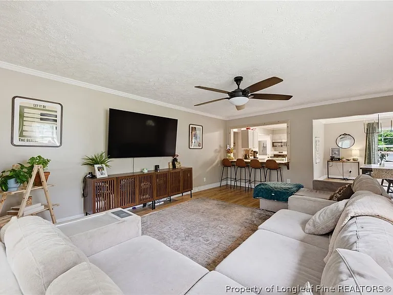 202 N Jackson St — Photo 6
