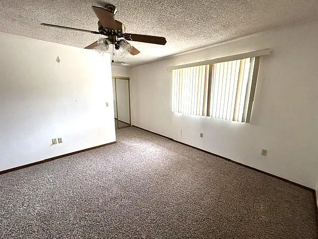 716 Robert Dr — Photo 10