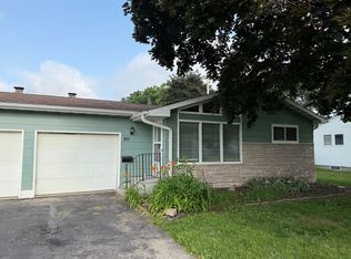 207-211 Maple St, Seymour, WI 54165