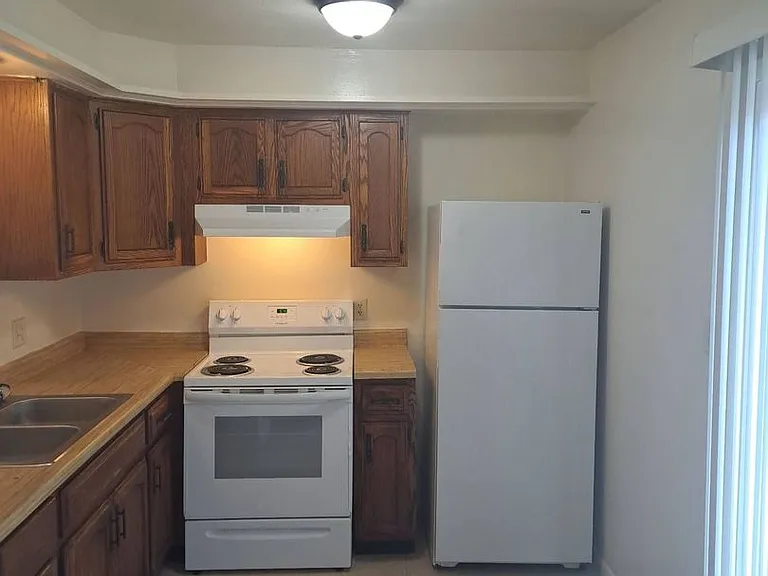 1202 Lake Forest Dr #A-C — Photo 3