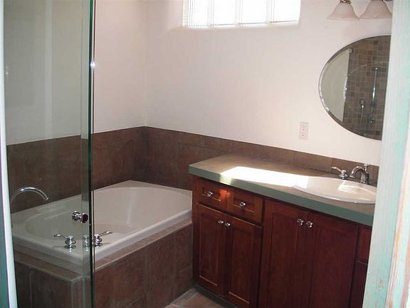 3rd image of 33 Bluestem Dr