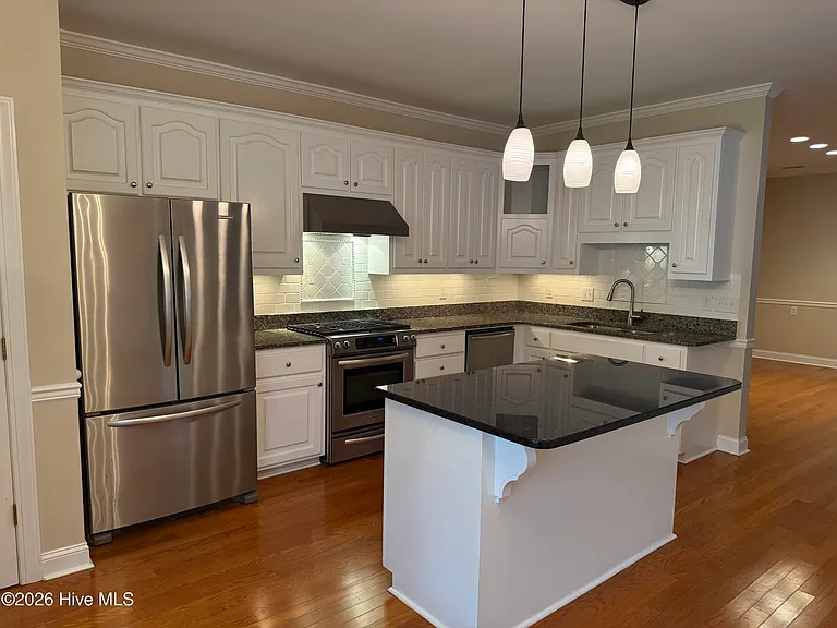 309 Village Green Dr — Photo 7