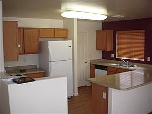 3rd image of 2166 W Wilson Ave