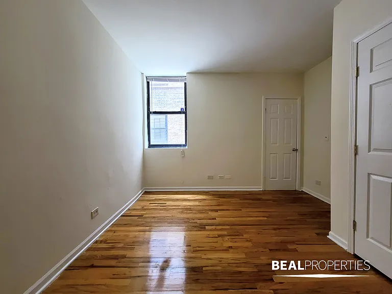 917 W Dakin St — Photo 22