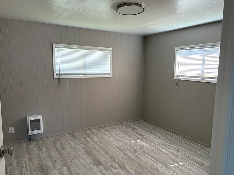 1013 Winslow Ave — Photo 8
