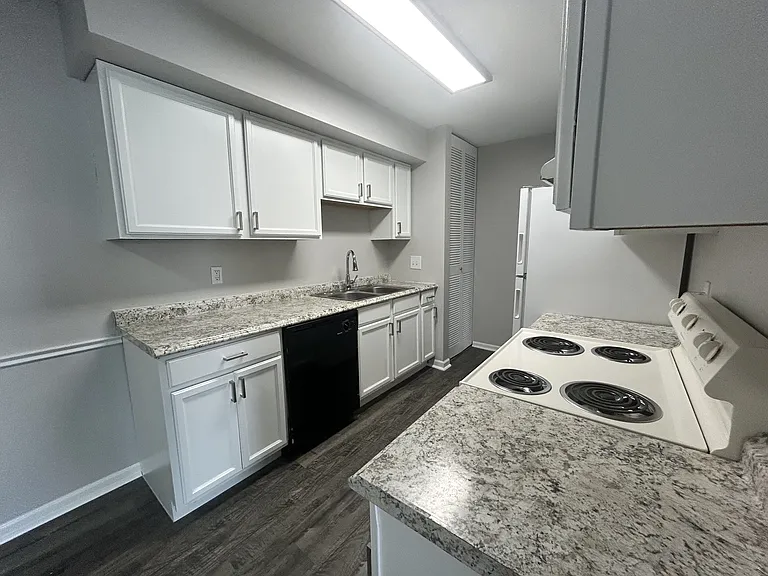 Secor Flats — Photo 55