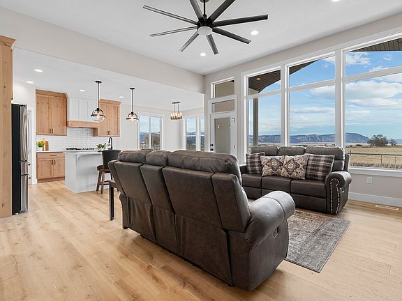 4th image of 445 E Andrew Dr #203