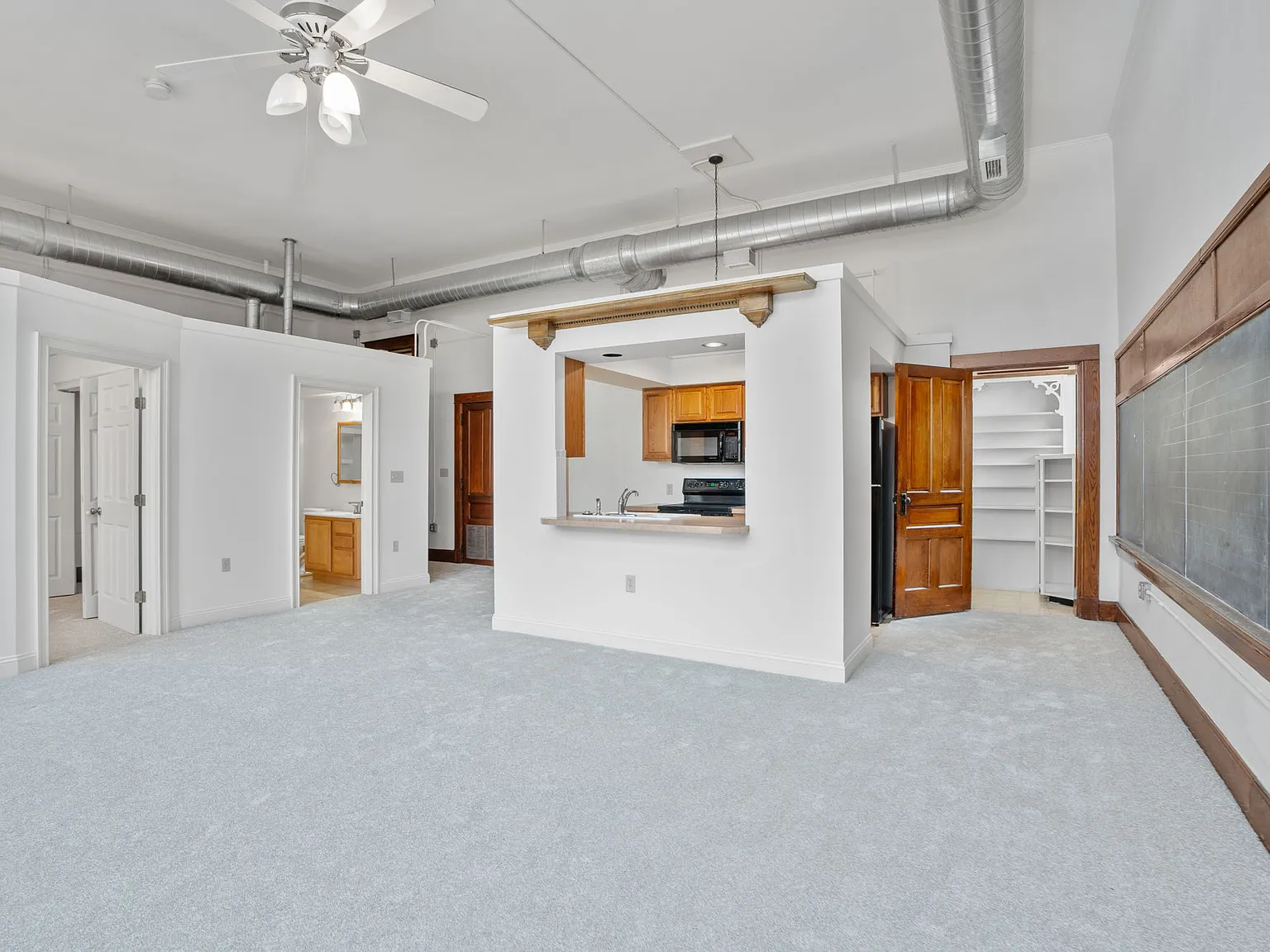 1 bed, 925 sqft, $1,300 — Photo 4