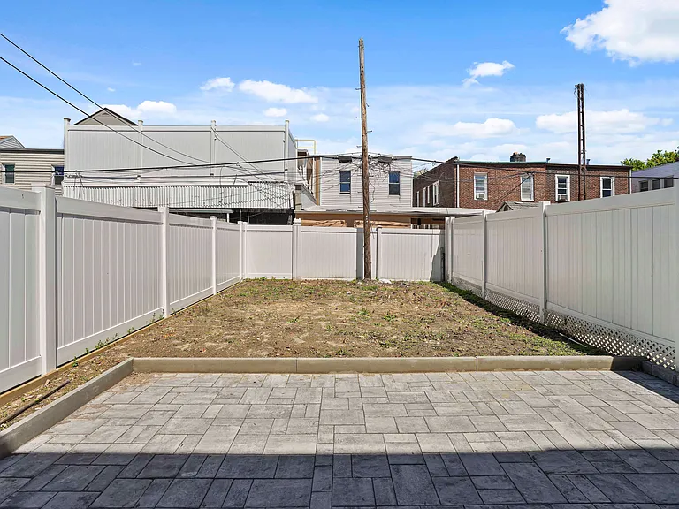 67th Dr — Photo 13