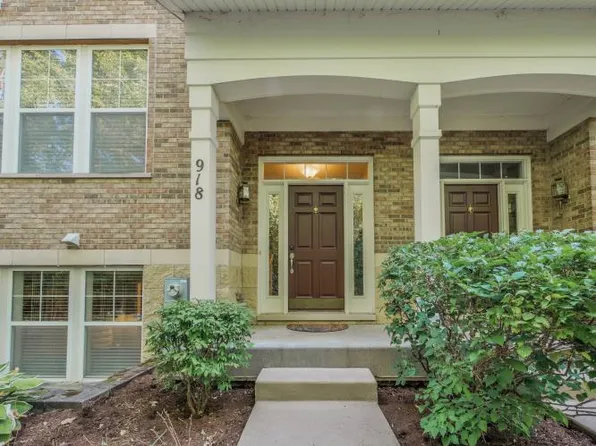 918 Tuscany Dr, Streamwood, IL 60107