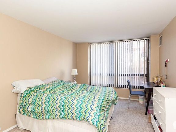 3rd image of 2020 N Lincoln Park W #1121