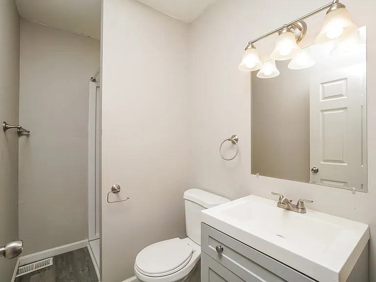 1033618_027_bedroom_13273780.jpg