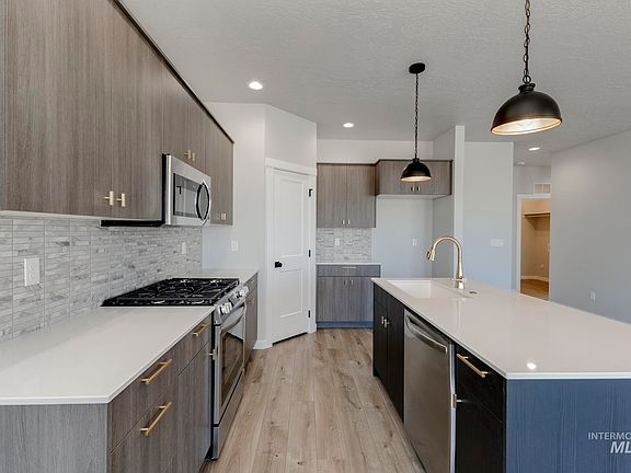 5th image of 2103 S Border Way