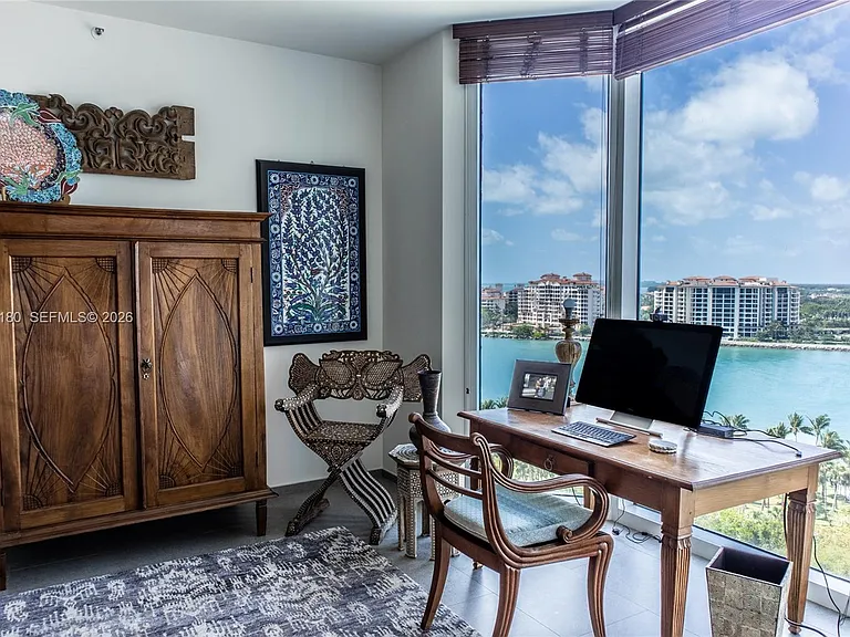 300 S Pointe Dr #1502 — Photo 28