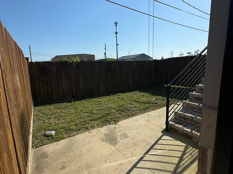 505 Pierre St — Photo 14