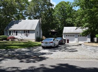215 Riverside Dr, Bayville, NJ 08721