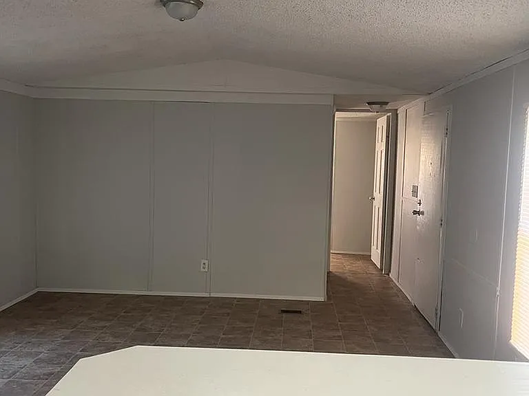 2410 Emery Hills Dr — Photo 7