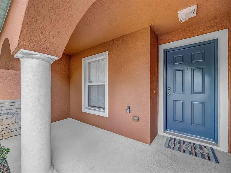 6928 Hawthorne Trace Ln — Photo 10