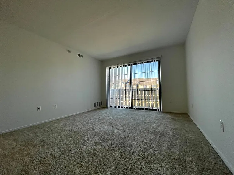 Thornridge Apartments — Photo 63