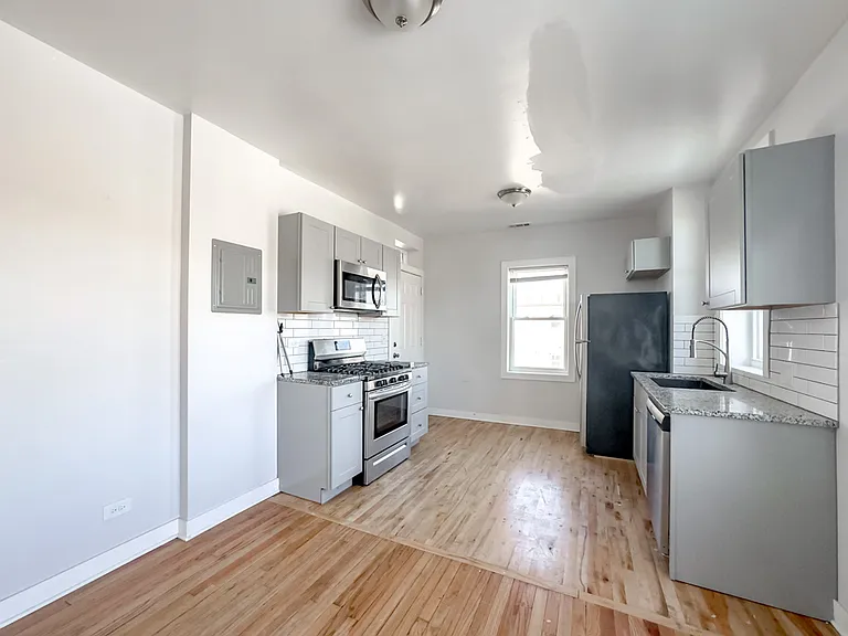 5610 N Western Ave #302 — Photo 6