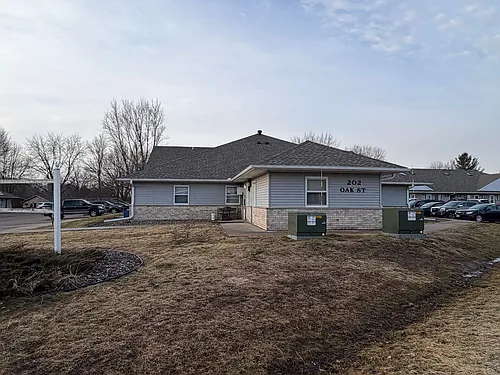 200 Oak St Photo 1