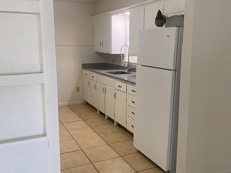 1102 SW 60th St — Photo 5