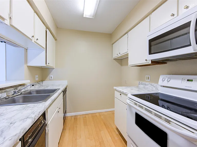 3055 Walnut Bend Ln #21 — Photo 10