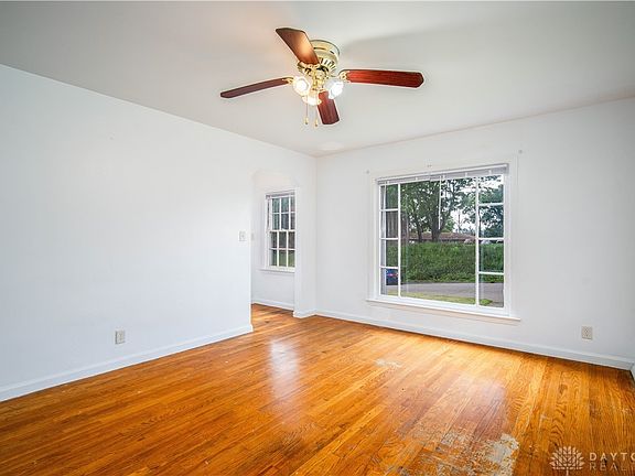 5th image of 203 E Maplewood Ave