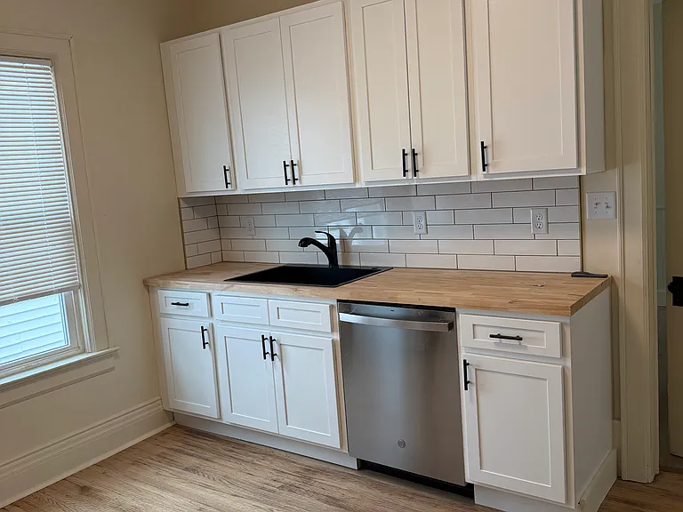 2206 Main St #2 — Photo 3