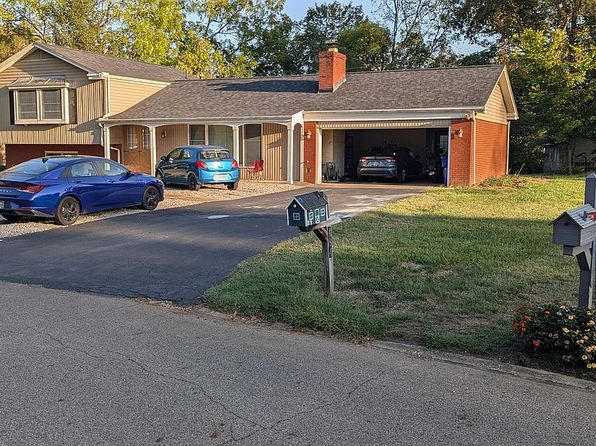 484 Summit Dr
