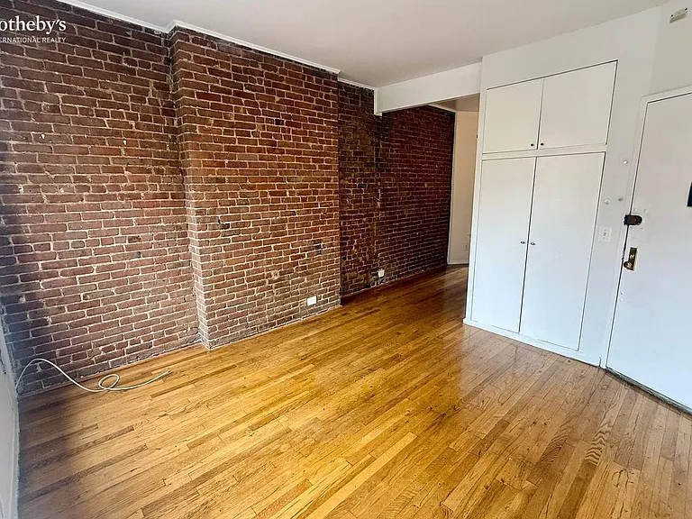 2274 Broadway #4C — Photo 2