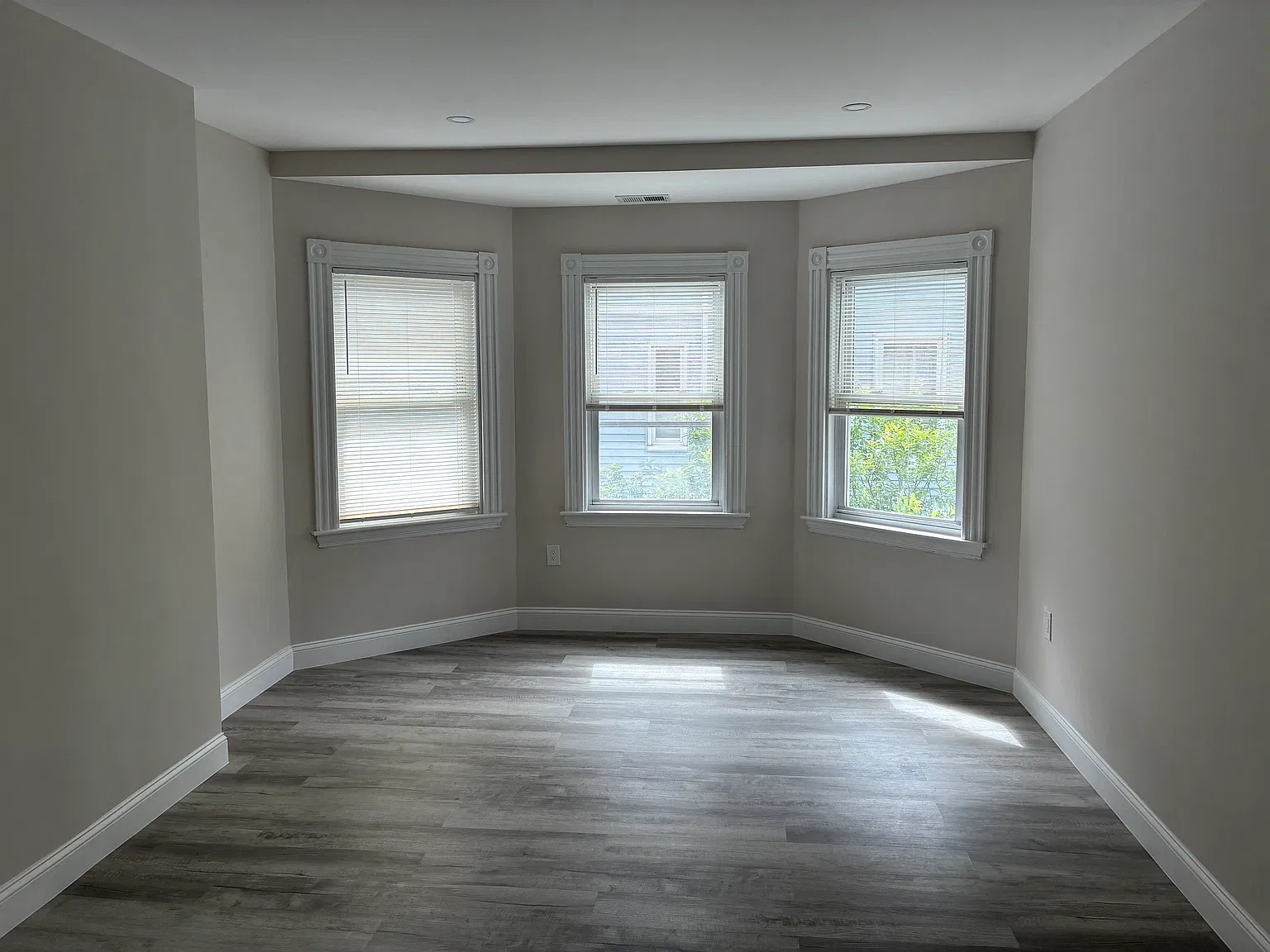 5 bed, $6,000 — Photo 3