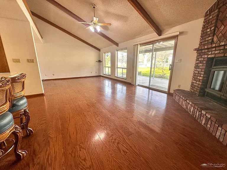 28301 Bear Valley Rd — Photo 9