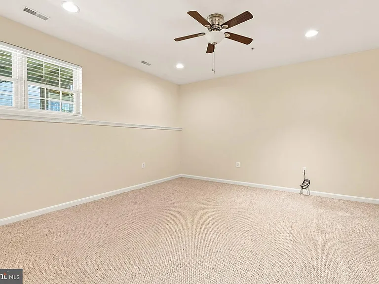 107 Hearth Ct — Photo 17