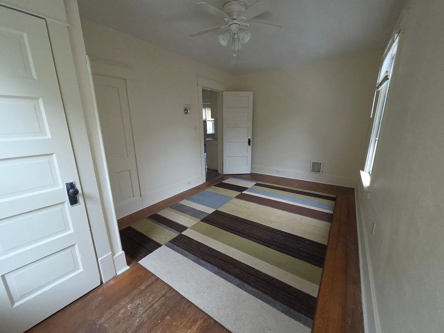 upper 1 bedroom unit lower west side — Photo 3