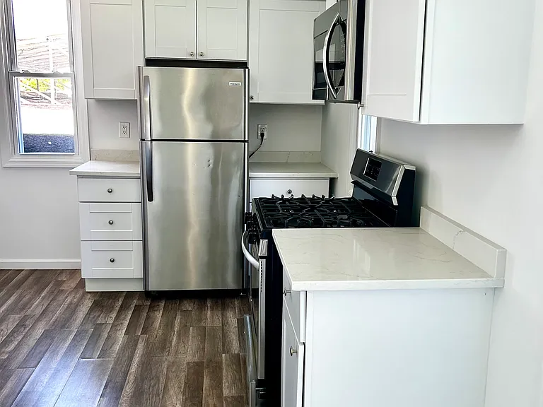 949 W Beech St — Photo 22