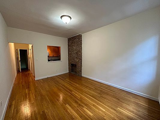 3rd image of 211 E 89th St APT B4