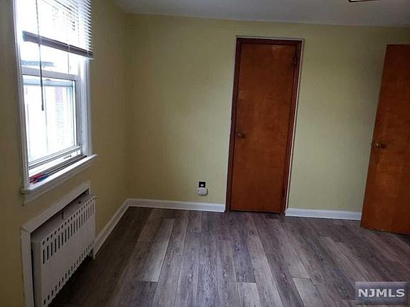 3rd image of 147 Banta Ave Floor 3
