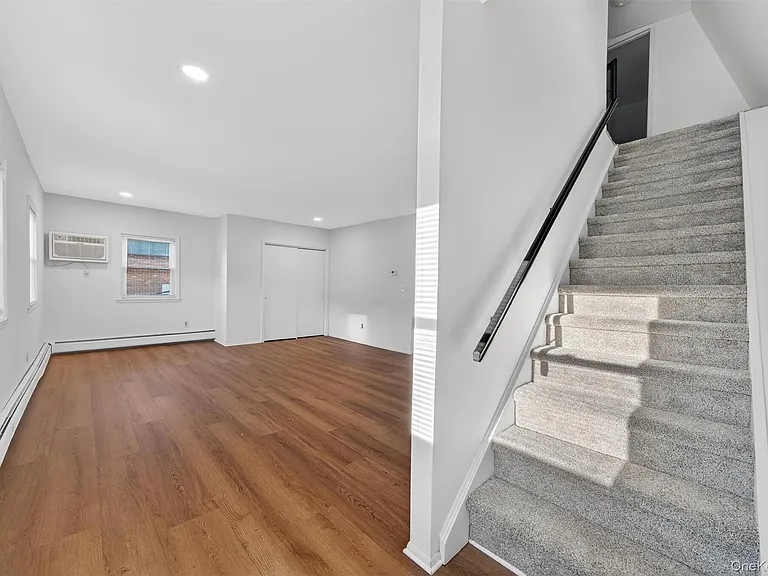 12 Scotchtown Ave — Photo 20