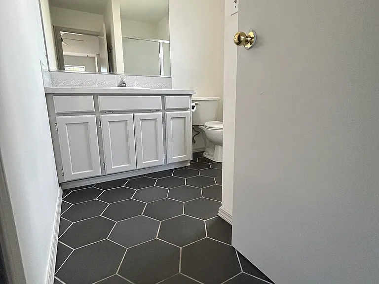 4227 E 38th Ave — Photo 14