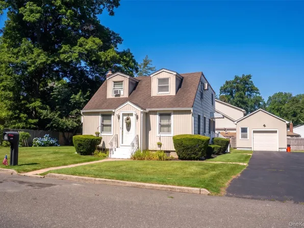 120 Aspen Road, Kings Park, NY 11754