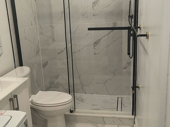 3rd image of 551A Kennedy Rd #2