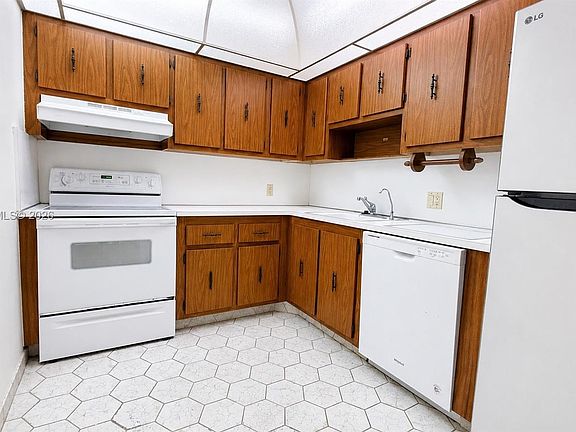 5th image of 20301 W Country Club Dr APT 1826