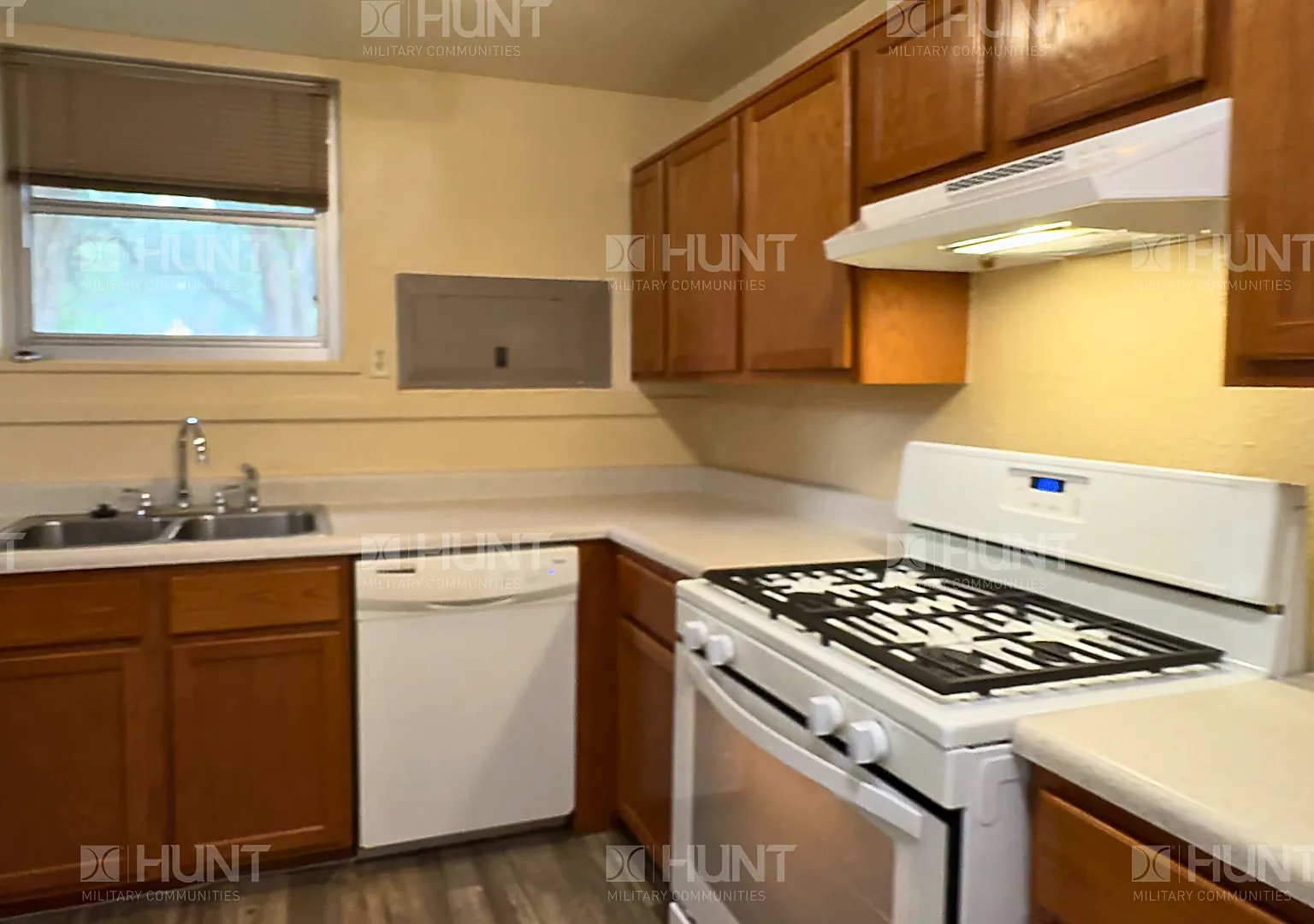 4 bed, 2.5 bath, 1969 sqft, $2,094 — Photo 1