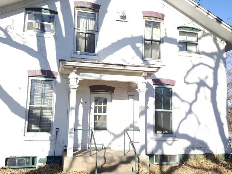 114 S Black River St #23 — Photo 33