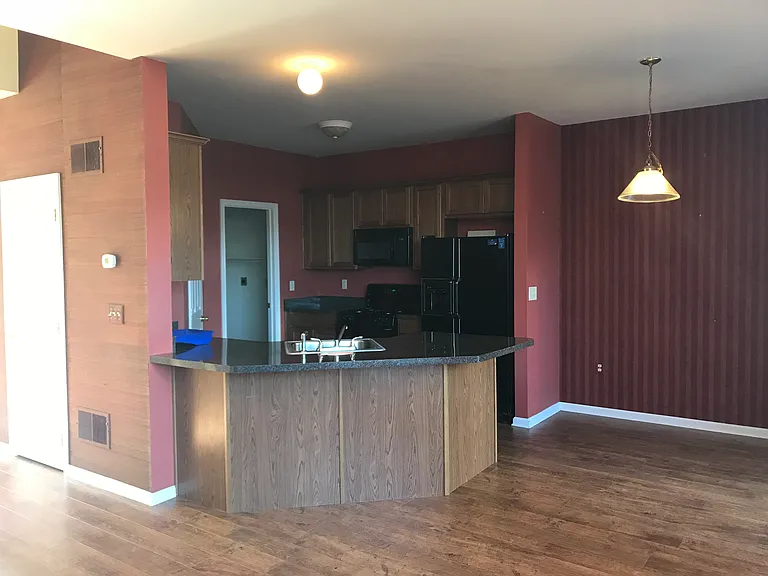 413 Marion Rd — Photo 3